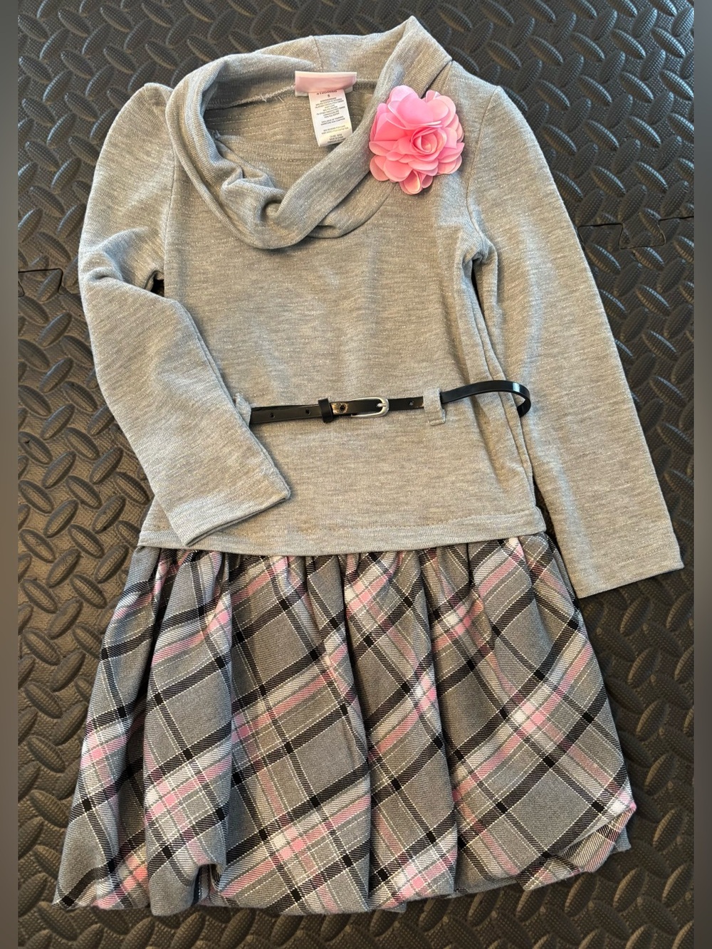 Bloome, Gray & Pink Plaid Belted Girls Dress with Flower Accent. Size 5.